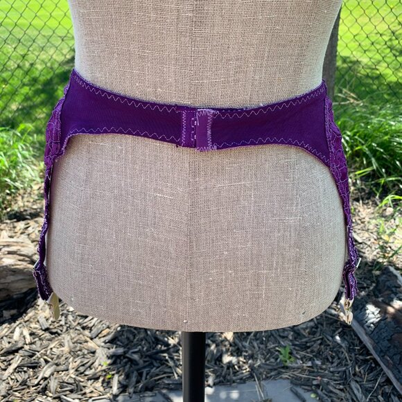 Vintage Garter Belt Purple Sheer Lace Claws Suspenders Lingerie - Picture 5 of 11